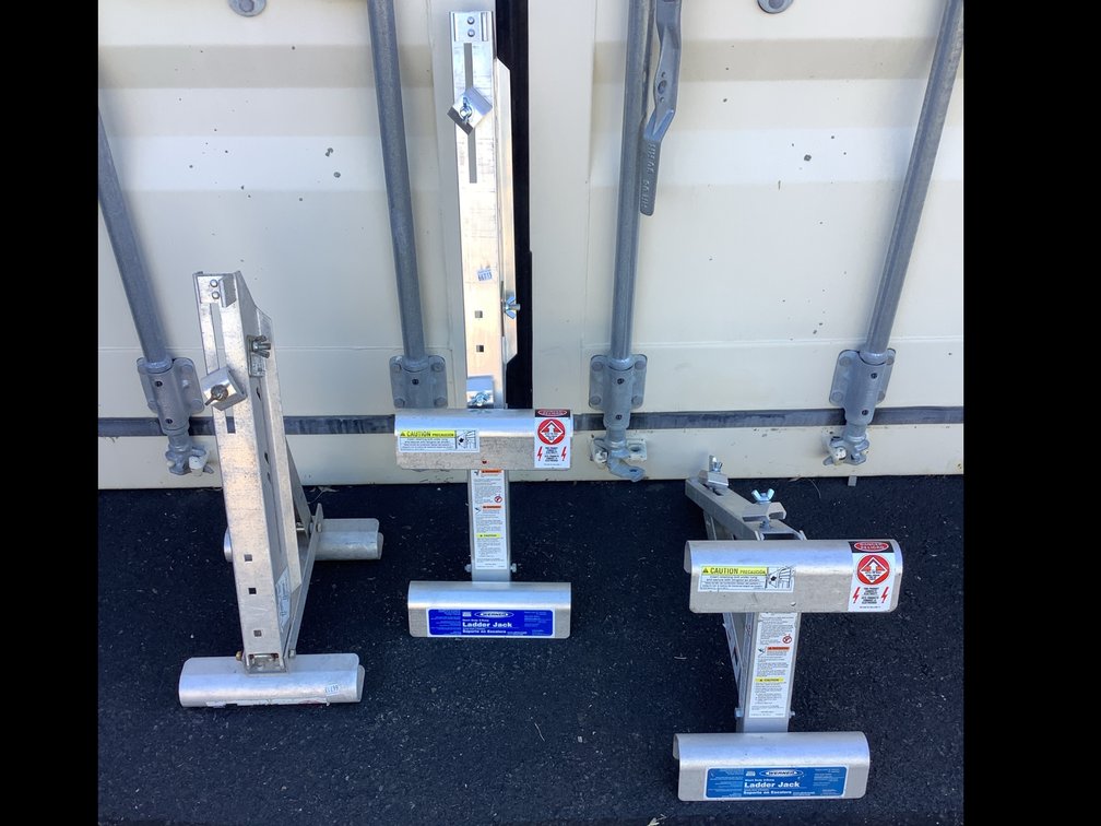 Werner Short Body 2-Rung Ladder Jacks