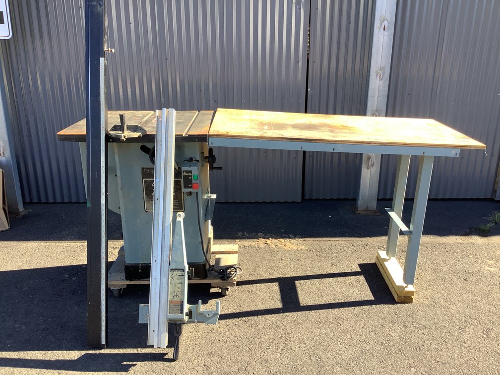Delta 10" Tilting Arbor Saw with Unifence