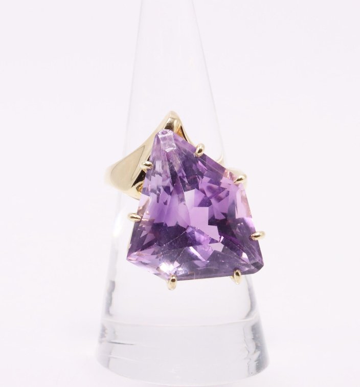 14k YG Amethyst Ring