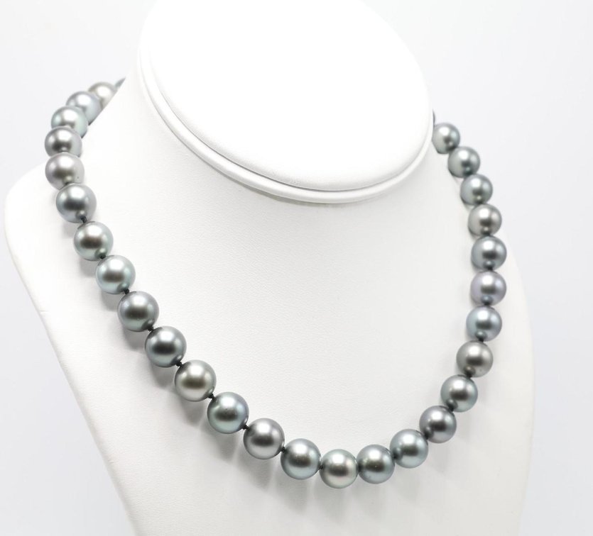 14k WG Tahitian Pearl necklace