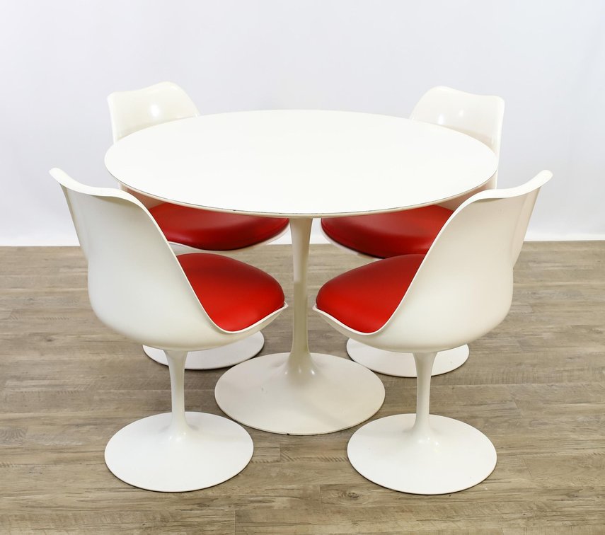 Eero Saarinen For Knoll Tulip Table and Side Chairs