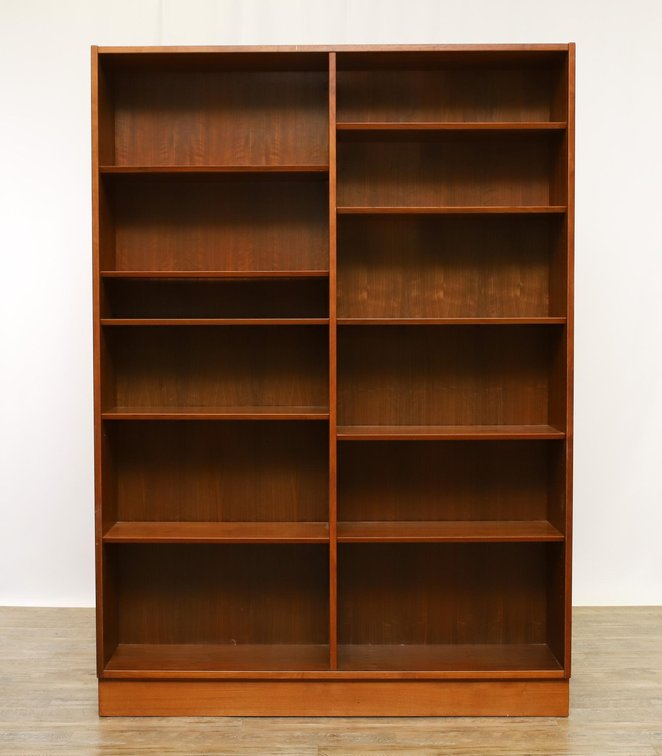 Poul Hundevad Bookshelf