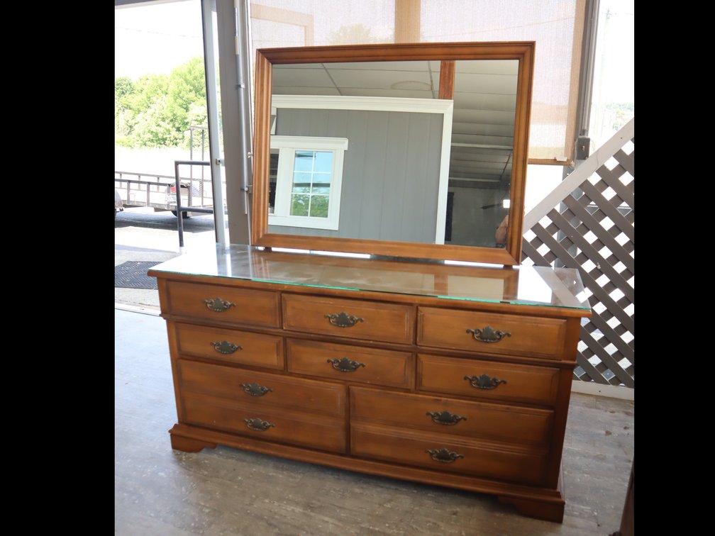 Traditional Maple Bedroom Furniture
