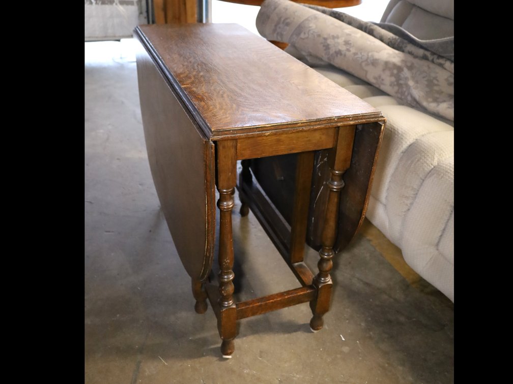Drop-Leaf Gateleg Table