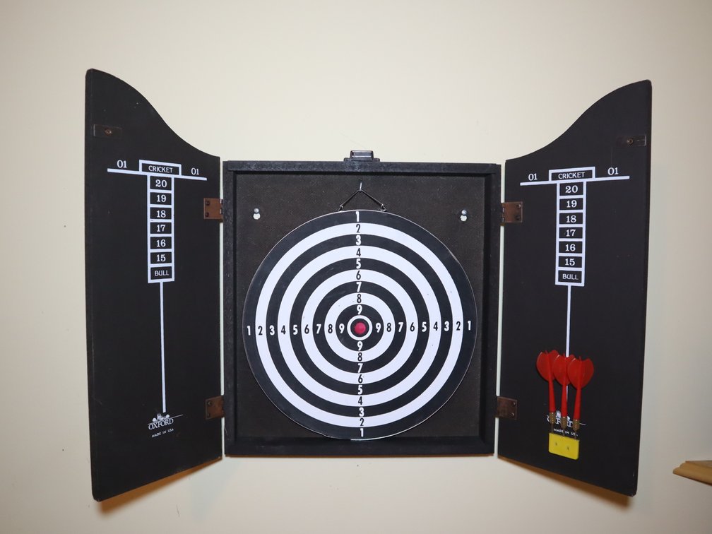 Oxford Dartboard Cabinet Set