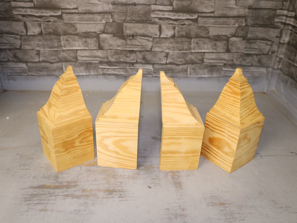4 Crown Moulding Corners