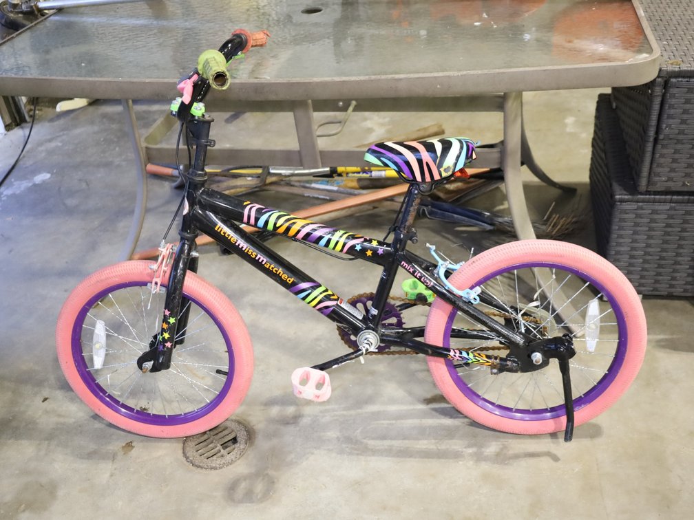Kids' Bikes & Bicycle Wheel