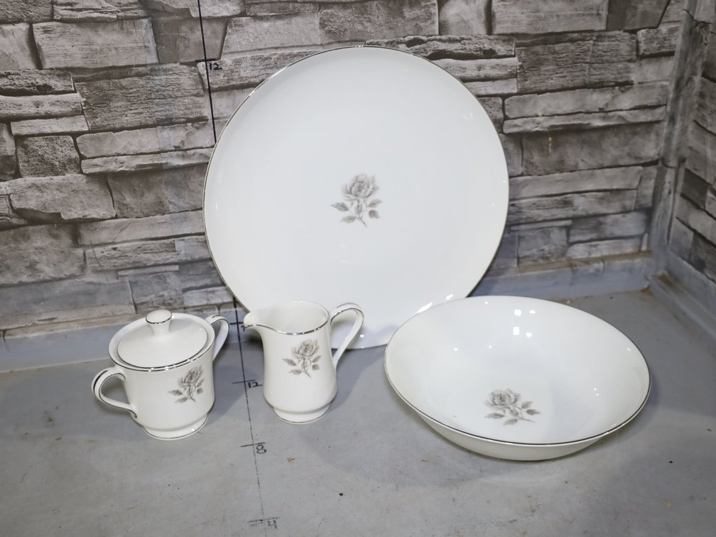International Fine China Allure Dinnerware