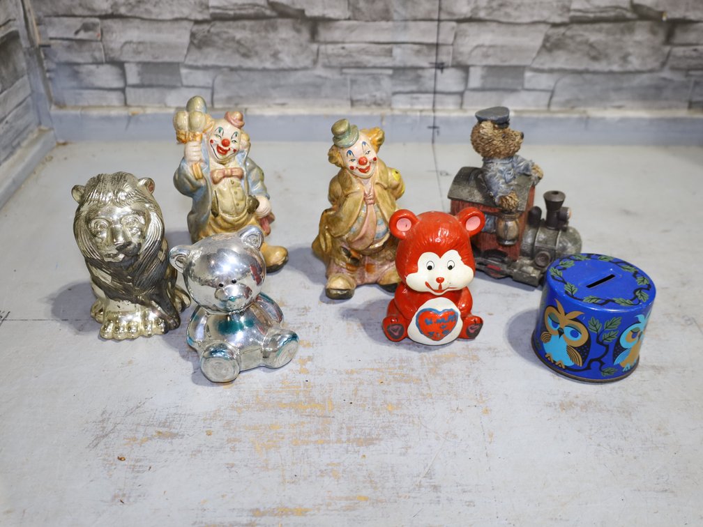 (7) Vintage Coin Banks