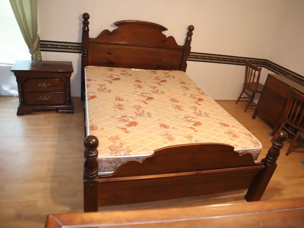 Traditional Bassett Bedroom Set