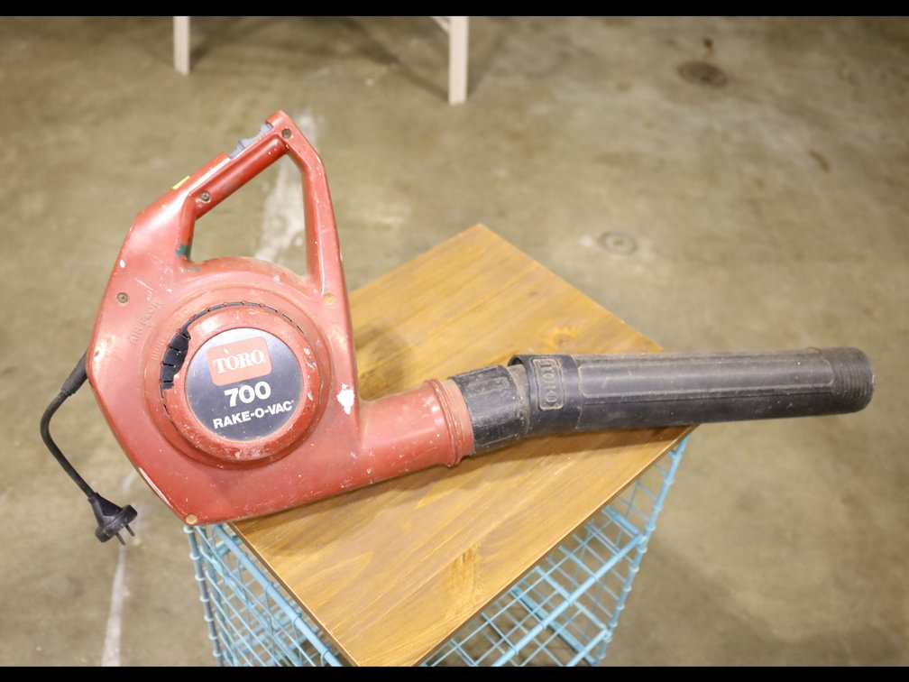 Toro 700 Rake-O-Vac Electric Leaf Blower