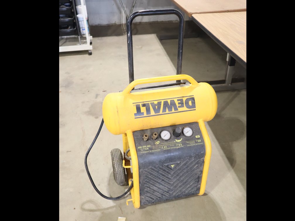 DeWalt 4.5 gal./225psi Air Compressor