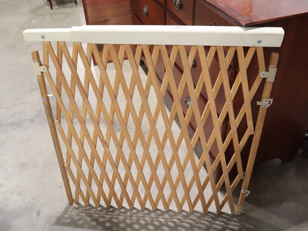 Wooden Expandable Safety Gate