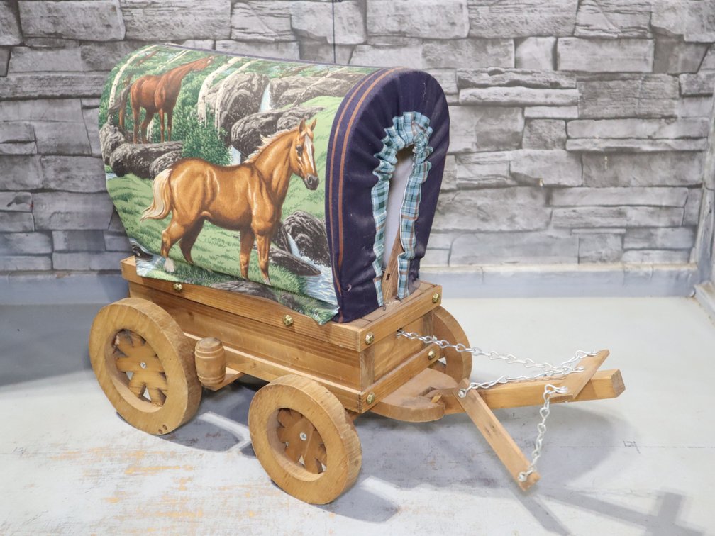 Wooden Covered Wagon Decor