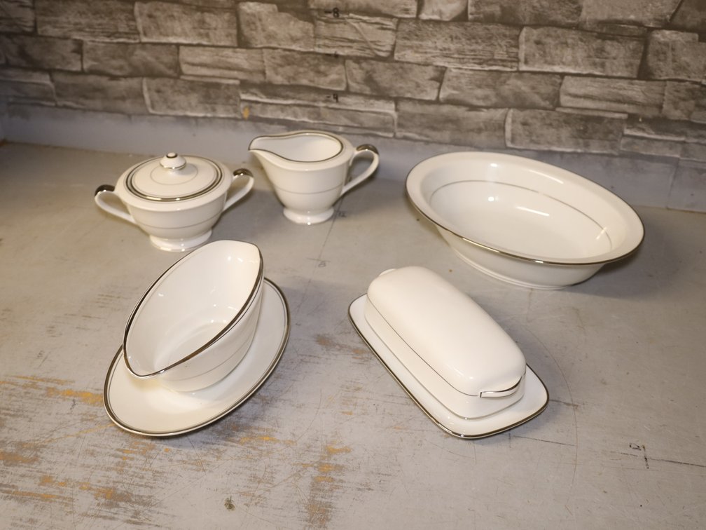 Imperial China Sincerity Dinnerware Set