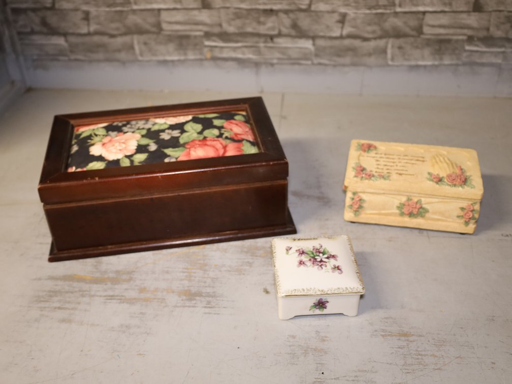 Trinket & Jewelry Boxes