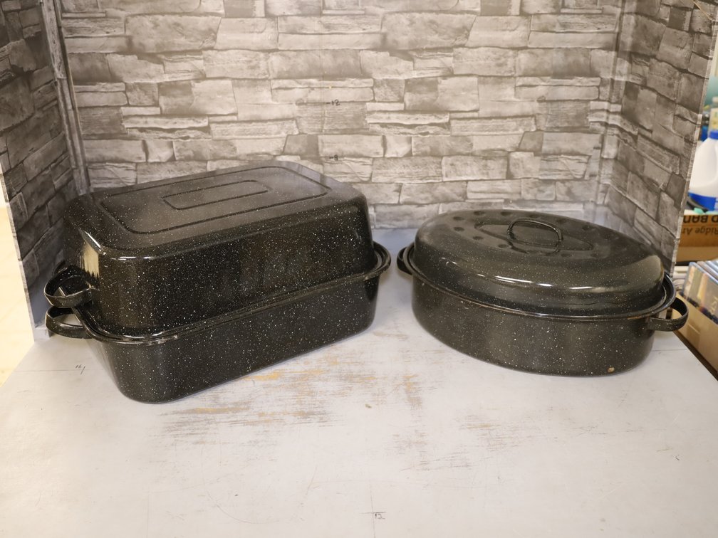 (2) Speckled Enamel Roasting Pans w/ Lids.