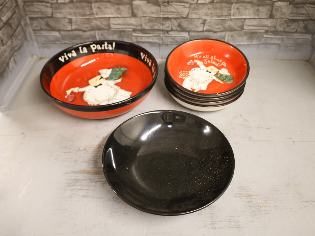 (13.5) Certified International Chef Large Pasta Bowl, (4) Matching Salad Bowls