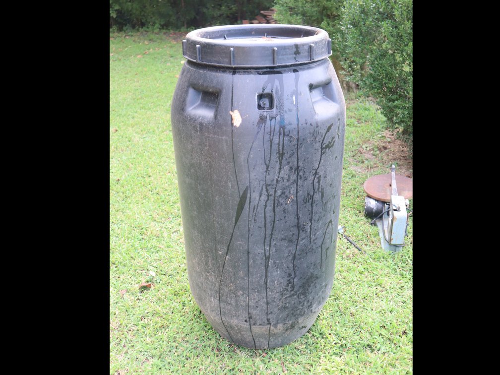 Plastic Rain Barrel w/ solid cover