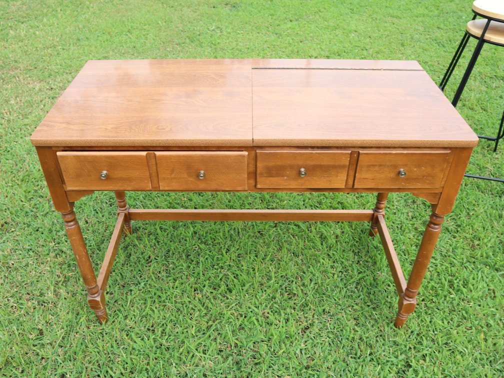 Ethan Allen Traditional Maple Desk
