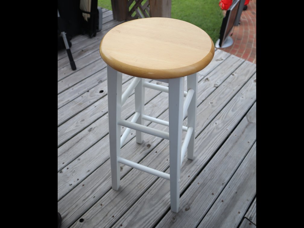 Bar Stool & Floor Lamp