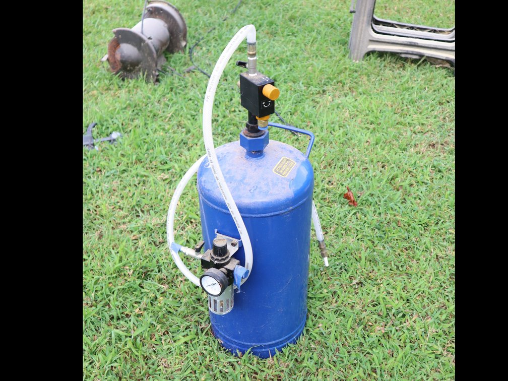 Central Pneumatic Portable Soda Blaster