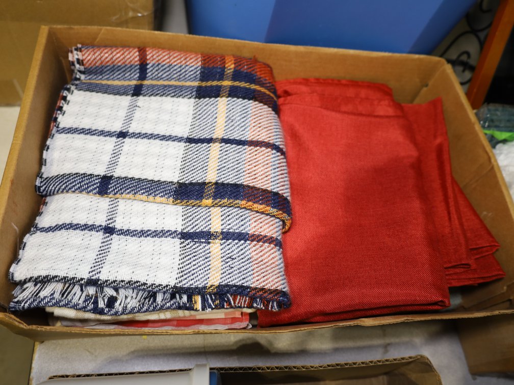 Table Runners & Tablecloths