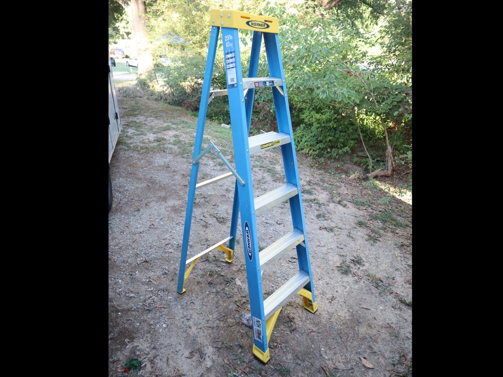 Werner 6' Fiberglass Step Ladder, 250lb Type I