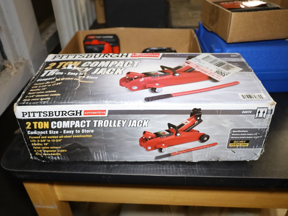 New Pittsburgh 2-Ton Compact Trolley Jack (boxed) w/ Handle