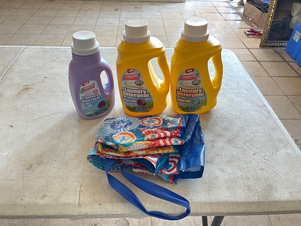 (3) LA's Totally Awesome Laundry Detergents w/ Patriotic Tote Bag