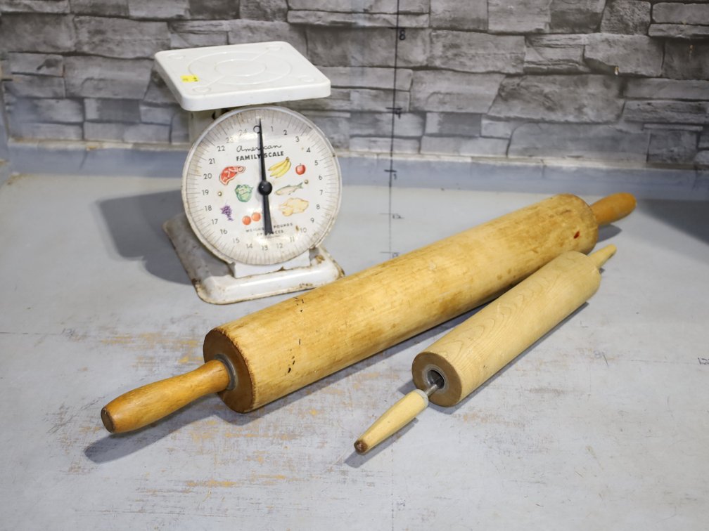 American Family Scale Kitchen Scale w/ (2) Wooden Rolling Pins