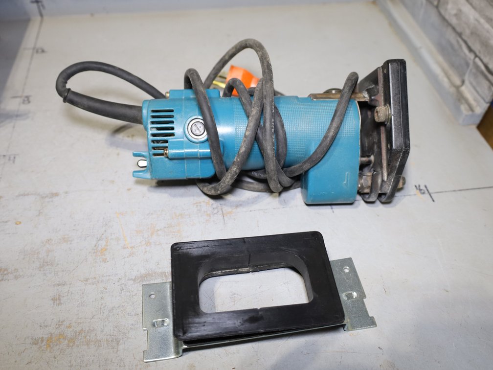 Metal Toolbox w/ a Makita Router & Mounting Plate, Ivy Classic 22 Degree Router Bit,