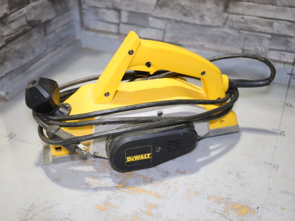 DeWalt Hand Planer w/ Metal Carrying Case