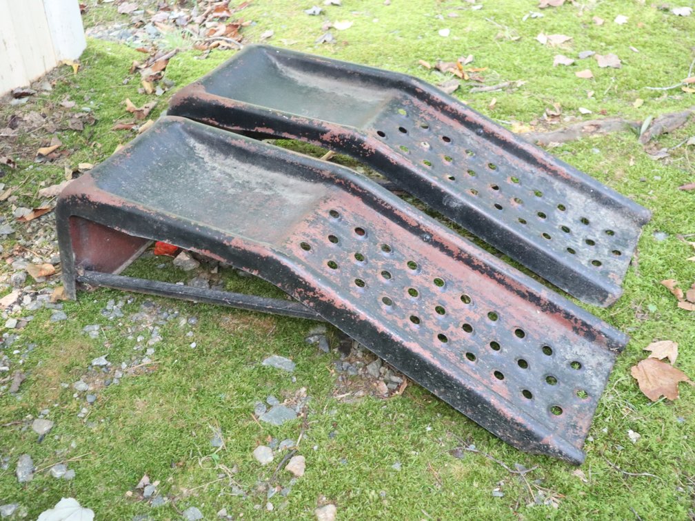 (2) Steel Vehicle Ramps