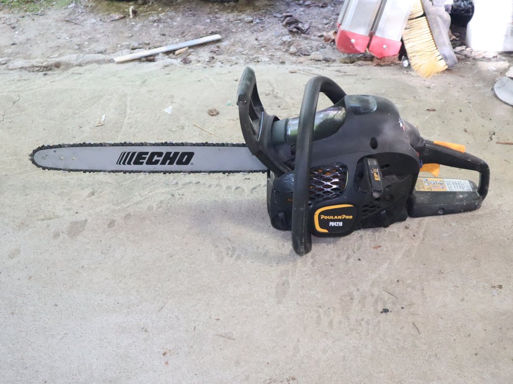 Poulan Pro PR4218 Gas Chainsaw