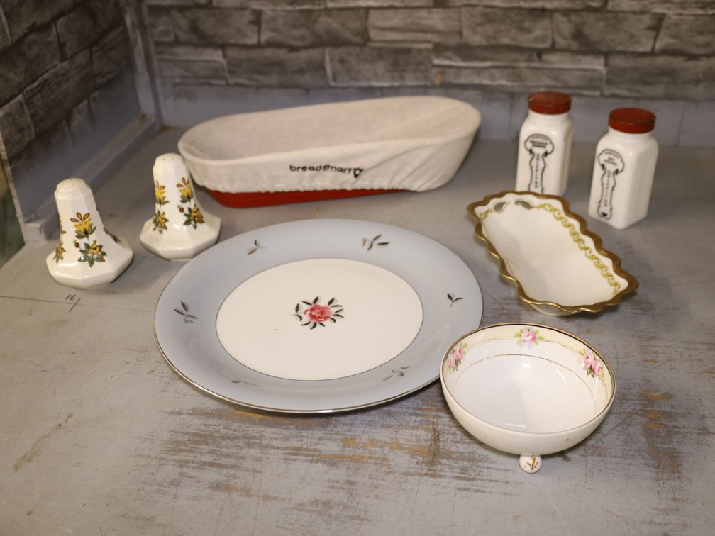 Fashion Manor Solitude Fine China Set w/ Dinner Plate & Mixed Dinnerware
