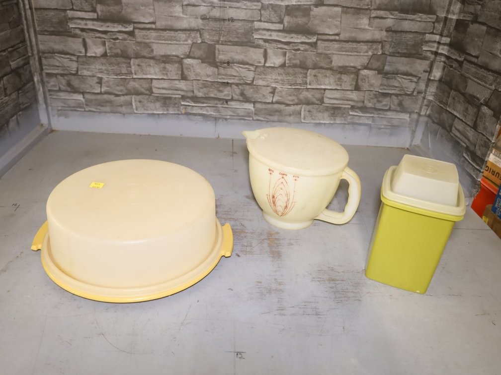 Tupperware & Kitchen Storage