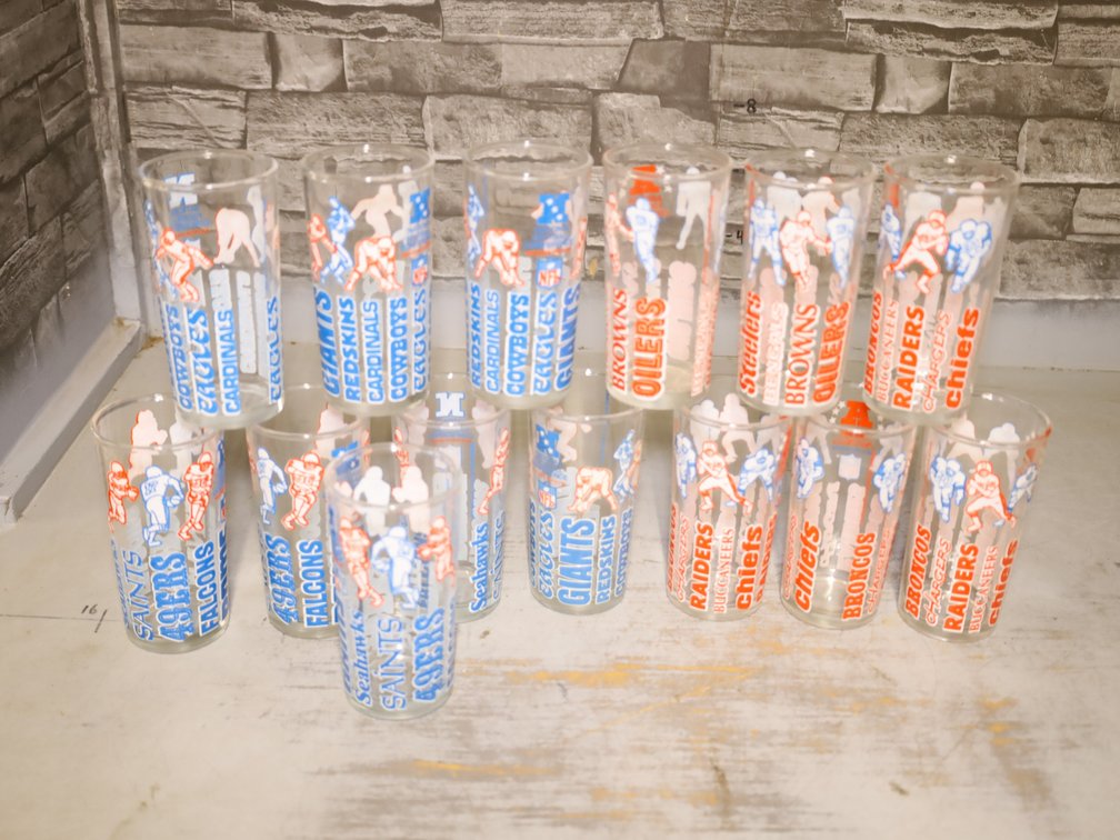 (14) Welch's NFL Collector Series Glasses