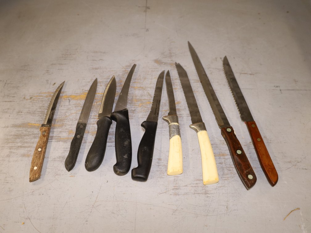 Assortment of Kitchen Utility & Steak Knives