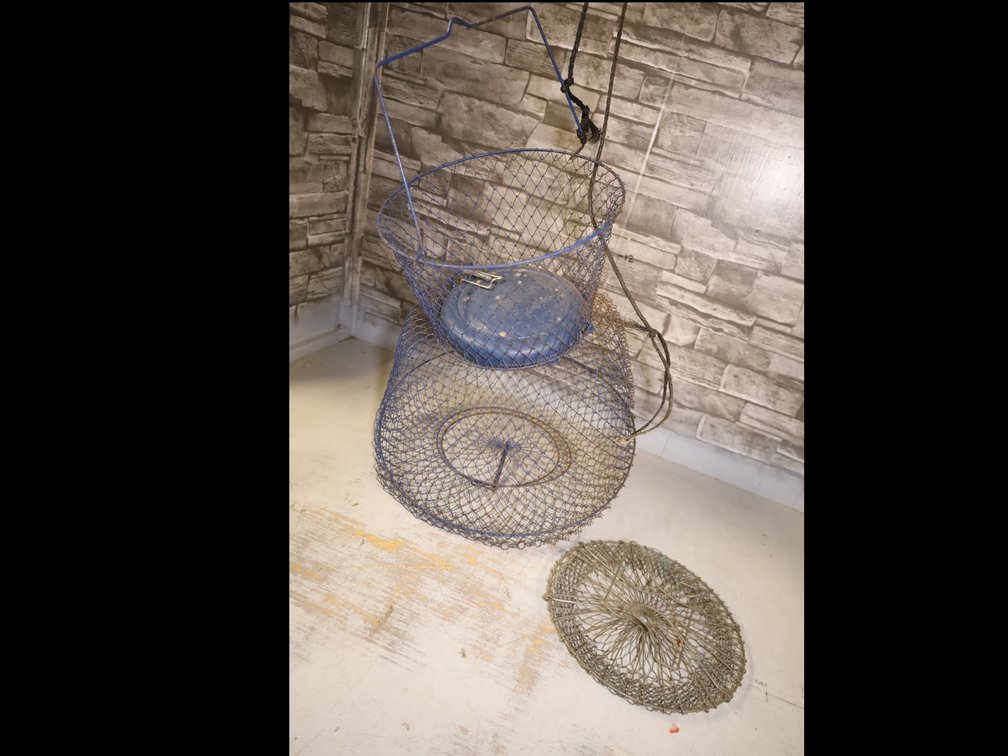 Collapsible Wire Fish Basket w/ Rope...