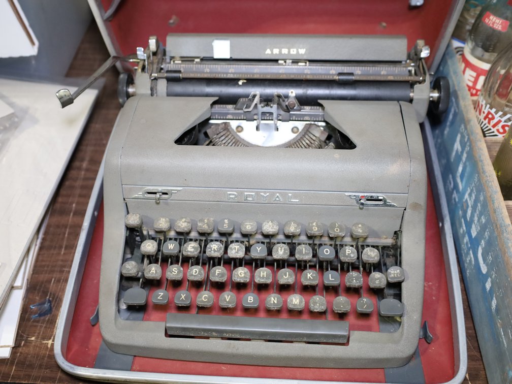 1930-40s Royal Arrow typewriter in case