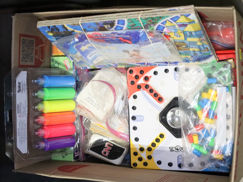 Board games and jigsaw puzzles - see description