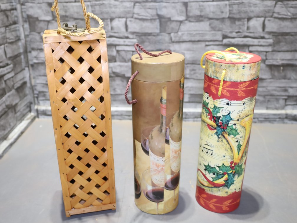 Wine display case, wine gift box/bags
