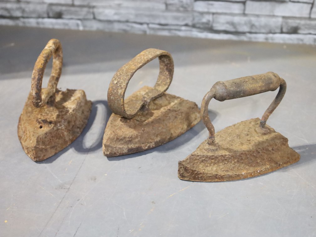 4  antique sad irons - 2 without handles 