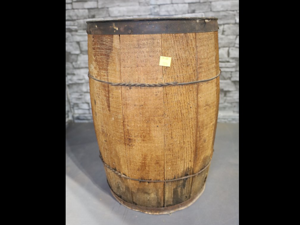  Nail keg (missing bottom), handcrafted tobacco-barn key rack, magazine rack