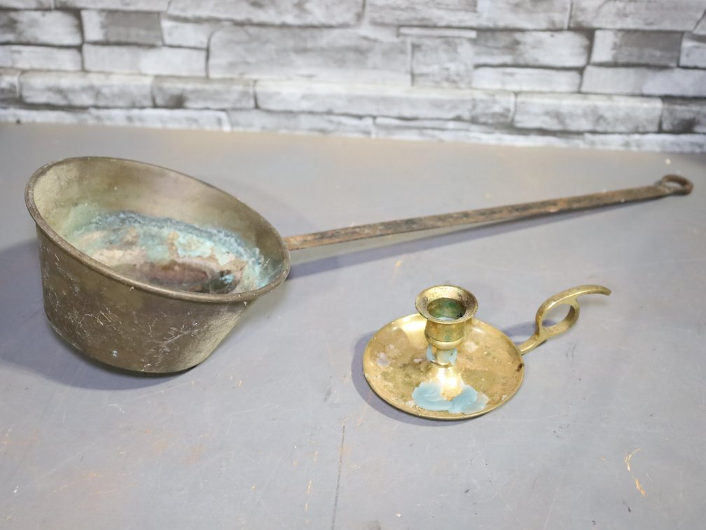 Pewter trays and creamer, long-handled copper ladle, antique carved powderhorn