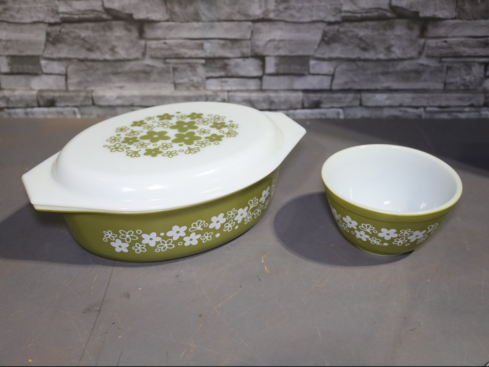 PYREX lidded avocado oval baking dish and 1.5 pt mixing bowl
