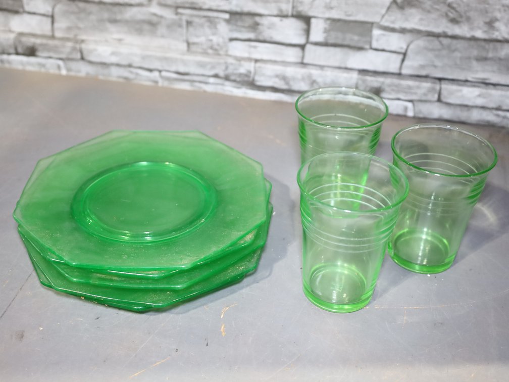 Vaseline glass - see description
