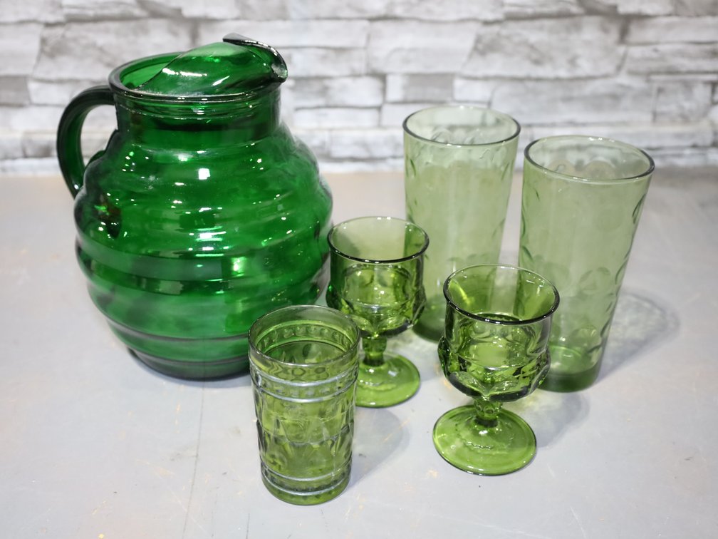 6 vintage 1970s Indiana Glass olive Kings Crown cordials and more