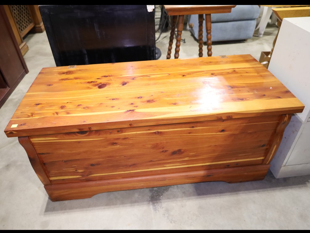 Murphy solid cedar blanket chest with shelf